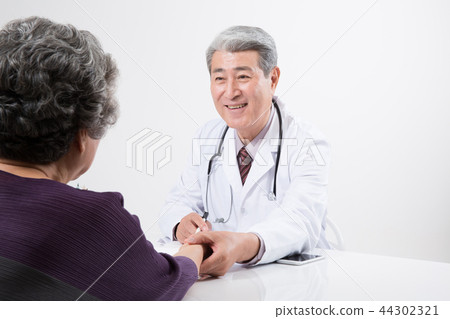 Doctor portrait, hospital examination consultation 44302321
