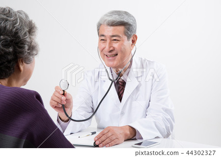 Doctor portrait, hospital examination consultation 44302327