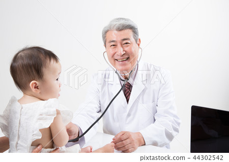 Doctor portrait, hospital examination consultation Doctor portrait, hospital examination consultation 44302542