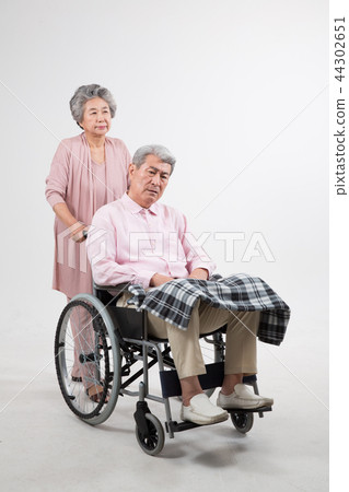 Elderly, hospital admission, consultation consultation Elderly, hospital admission, consultation consultation 44302651