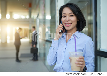 Pretty business woman Pretty business woman 44302652