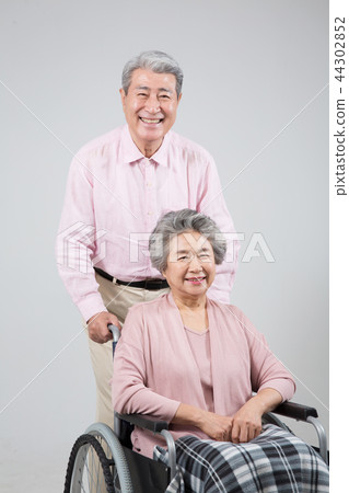 Elderly, Hospital visit, Wheelchair life Elderly, Hospital visit, Wheelchair life 44302852