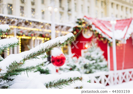 Decorated Christmas tree with garland, fair. Decorated Christmas tree with garland, fair. 44303159