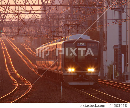 Dawn's series 321 train Dawn's series 321 train 44303458