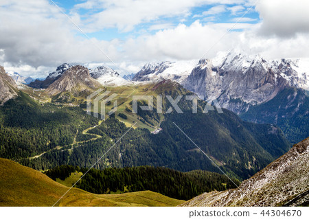 beautiful mountain landscape 44304670