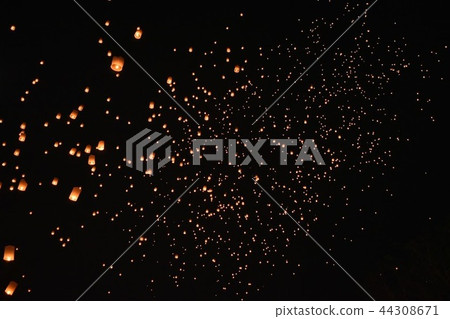 Thai lantern fly away 44308671
