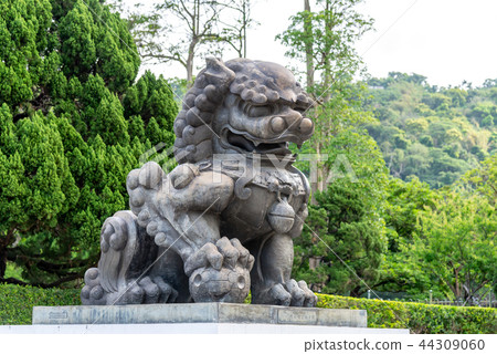 國立故宮博物院銅獅 台湾台北故宮博物院銅製獅子 Chinese Copper Lion 44309060