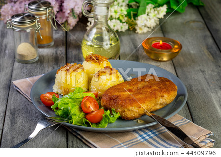 Cutlet cordon bleu. Cutlet cordon bleu. 44309796