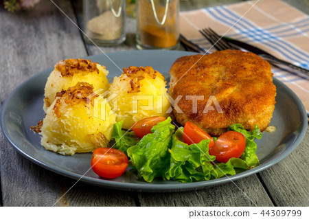 Cutlet cordon bleu. 44309799