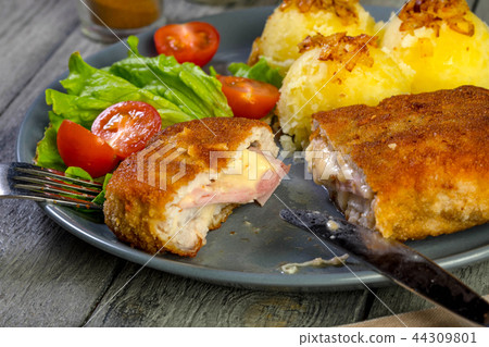Cutlet cordon bleu. Cutlet cordon bleu. 44309801