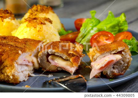 Cutlet cordon bleu. Cutlet cordon bleu. 44309805