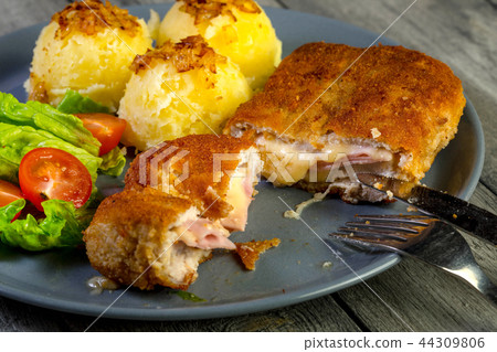 Cutlet cordon bleu. Cutlet cordon bleu. 44309806