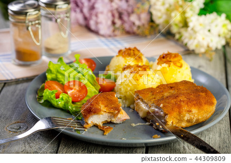Cutlet cordon bleu. Cutlet cordon bleu. 44309809