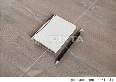 Notebook and pencil 44310014
