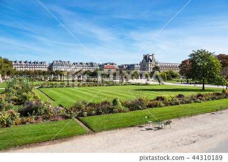 View to the Jardin des Tuileries in Paris, France View to the Jardin des Tuileries in Paris, France 44310189