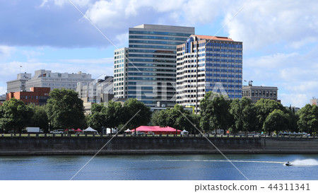 Portland, Oregon city center on a fine sunny day Portland, Oregon city center on a fine sunny day 44311341