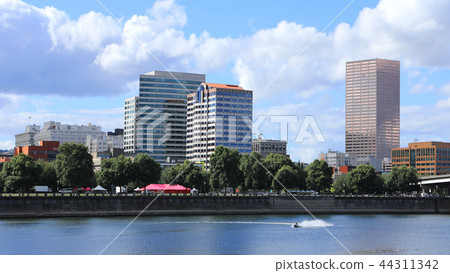 Portland, Oregon on a beautiful day by the river Portland, Oregon on a beautiful day by the river 44311342