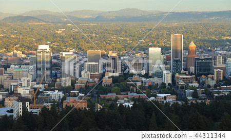 View of Portland, Oregon city center 44311344