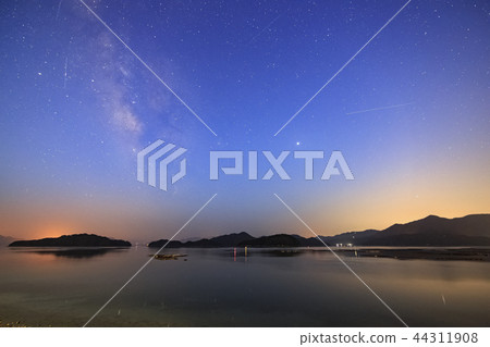 A twilight galaxy flowing in the Seto A twilight galaxy flowing in the Seto 44311908