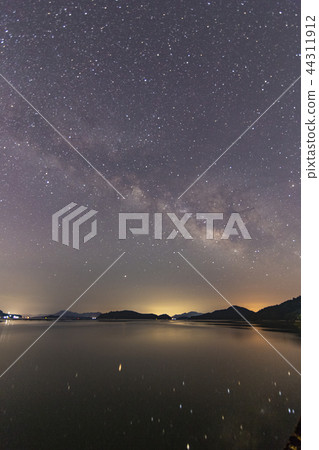 The Milky Way of Spring The Milky Way of Spring 44311912