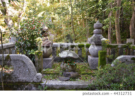 Anrakuji寺廟Matsumushi公主Suzu昆蟲公主墓碑 44312731