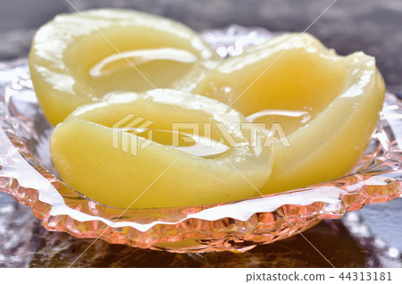 Canned peach 44313181