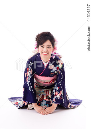 一個穿著和服的女人 44314267