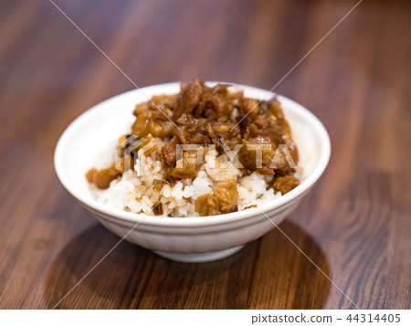 Braised pork on rice 44314405