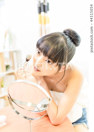 Asian Taiwanese Female Girl Beauty Makeup Powder Brush Powder Makeup Case Makeup Mirror Medicine Beauty Medicine Beauty Makeup 44315054