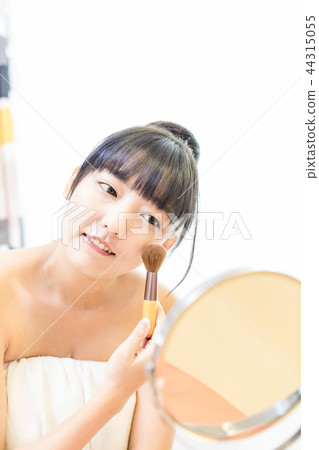 亞洲台灣女性 女生 美妝 化妝 蜜粉刷 粉餅 化妝盒 化妝鏡 醫學 美容 醫美 彩妝 亞洲台灣女性 女生 美妝 化妝 蜜粉刷 粉餅 化妝盒 化妝鏡 醫學 美容 醫美 彩妝 44315055