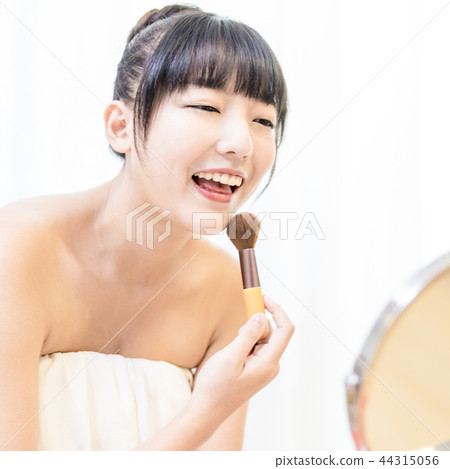 亞洲台灣女性 女生 美妝 化妝 蜜粉刷 粉餅 化妝盒 化妝鏡 醫學 美容 醫美 彩妝 亞洲台灣女性 女生 美妝 化妝 蜜粉刷 粉餅 化妝盒 化妝鏡 醫學 美容 醫美 彩妝 44315056
