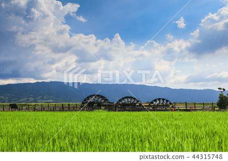 Summer triple turbine 44315748