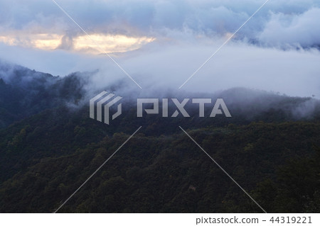 [Niigata Prefecture] Scenery seen from Edaori Pass (Route 352) (Takiun / Unkai) 44319221