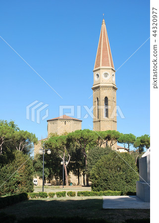 Arezzo Cathedral, Exterior (Duomo, Arezzo, Italy) Arezzo Cathedral, Exterior (Duomo, Arezzo, Italy) 44320977