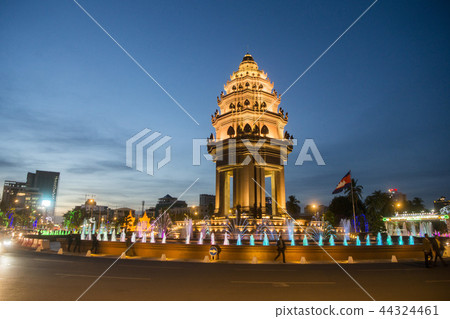 CAMBODIA PHNOM PENH INDEPENDENCE MONUMENT CAMBODIA PHNOM PENH INDEPENDENCE MONUMENT 44324461