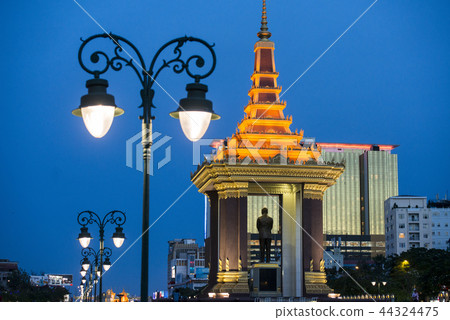 CAMBODIA PHNOM PENH SIHANOUK STATUE CAMBODIA PHNOM PENH SIHANOUK STATUE 44324475
