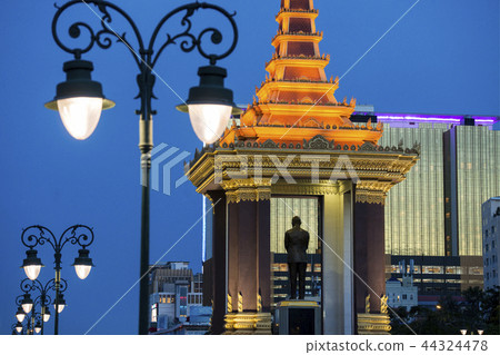 CAMBODIA PHNOM PENH SIHANOUK STATUE CAMBODIA PHNOM PENH SIHANOUK STATUE 44324478