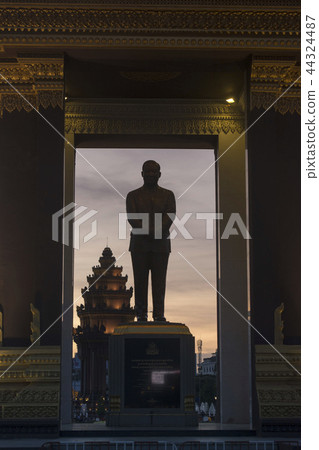 CAMBODIA PHNOM PENH SIHANOUK STATUE CAMBODIA PHNOM PENH SIHANOUK STATUE 44324487