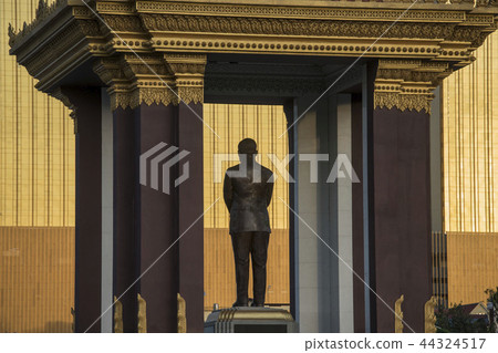 CAMBODIA PHNOM PENH SIHANOUK STATUE CAMBODIA PHNOM PENH SIHANOUK STATUE 44324517