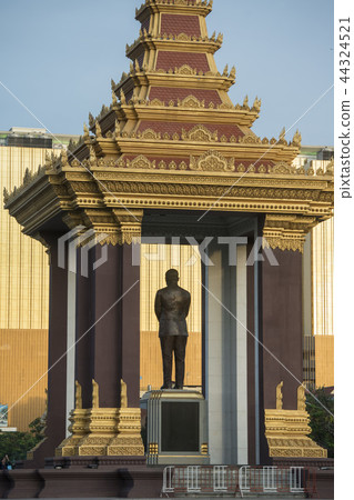 CAMBODIA PHNOM PENH SIHANOUK STATUE CAMBODIA PHNOM PENH SIHANOUK STATUE 44324521