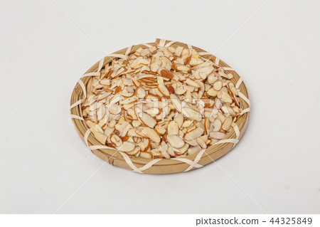 Closeup of sliced amonds on a white background 44325849
