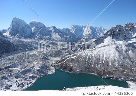 Landscape of Lake Gokyo and the Himalayas seen from Gokyo-Pik 44326360