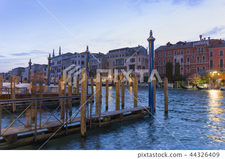 Venice Venice 44326409