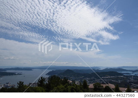 從Yubari Mount Observatory看到的佐世保港口和城市景觀 44327560