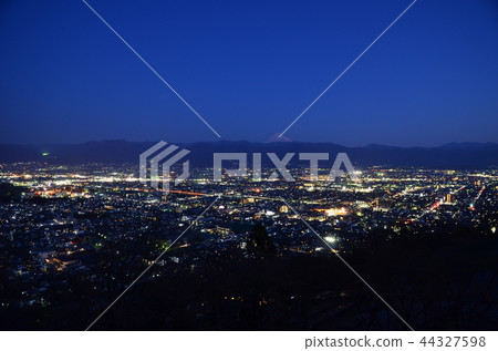 從觀景台看到的山梨縣立科學館，甲府盆地夜景和富士山 44327598