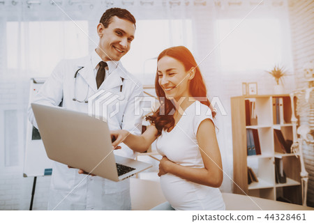 Smiling. Clinic. Showing on Laptop. Consultation. 44328461