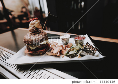 Food in Plate. Barman. Food to Customers'. Group. 44330436
