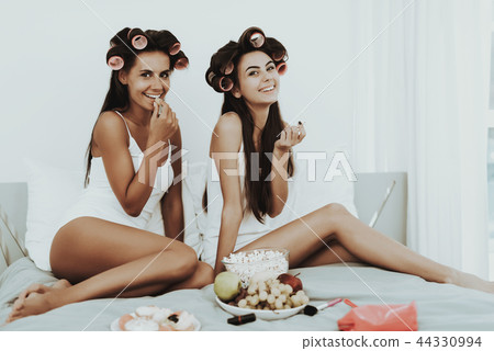 Young Girls Make-up Before Wedding. Hen-party. Young Girls Make-up Before Wedding. Hen-party. 44330994