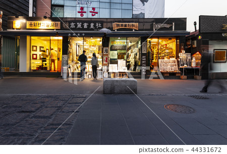 Insa-dong 44331672