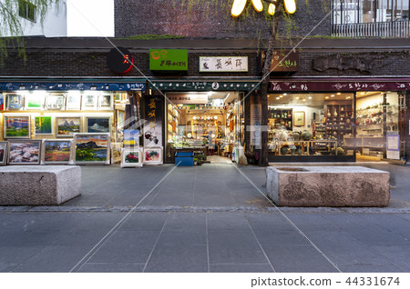 Insa-dong 44331674